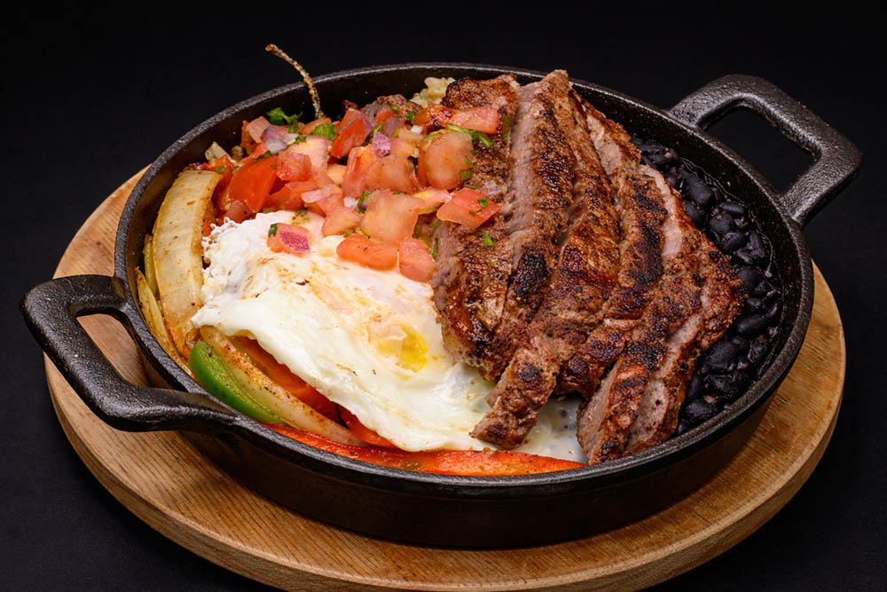 steak and eggs hot plate